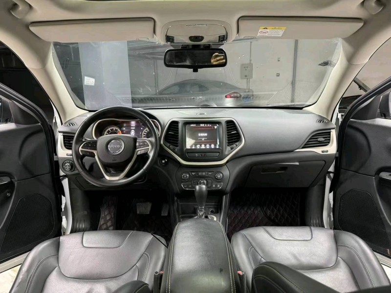 成都19年Jeep自由光8