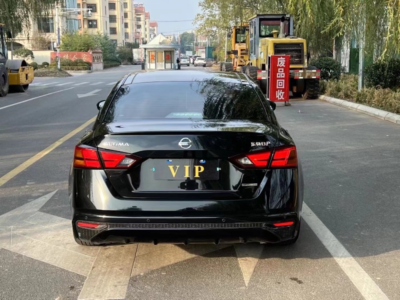 青岛21年日产天籁3