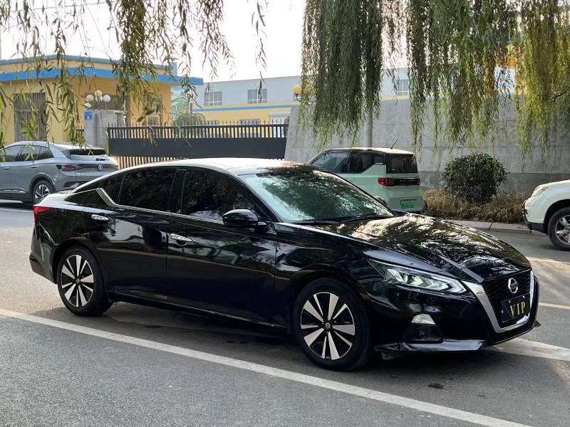 青岛21年日产天籁4