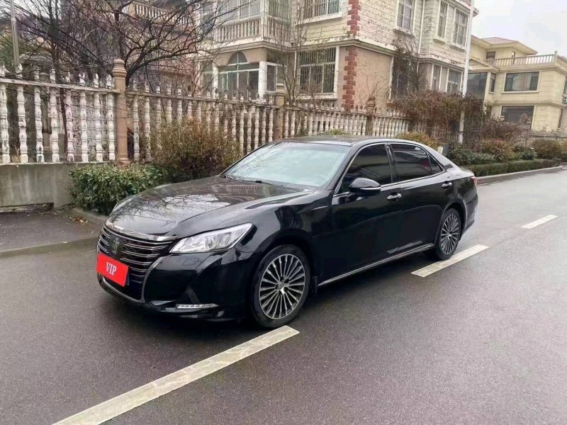 枣庄19年丰田皇冠2