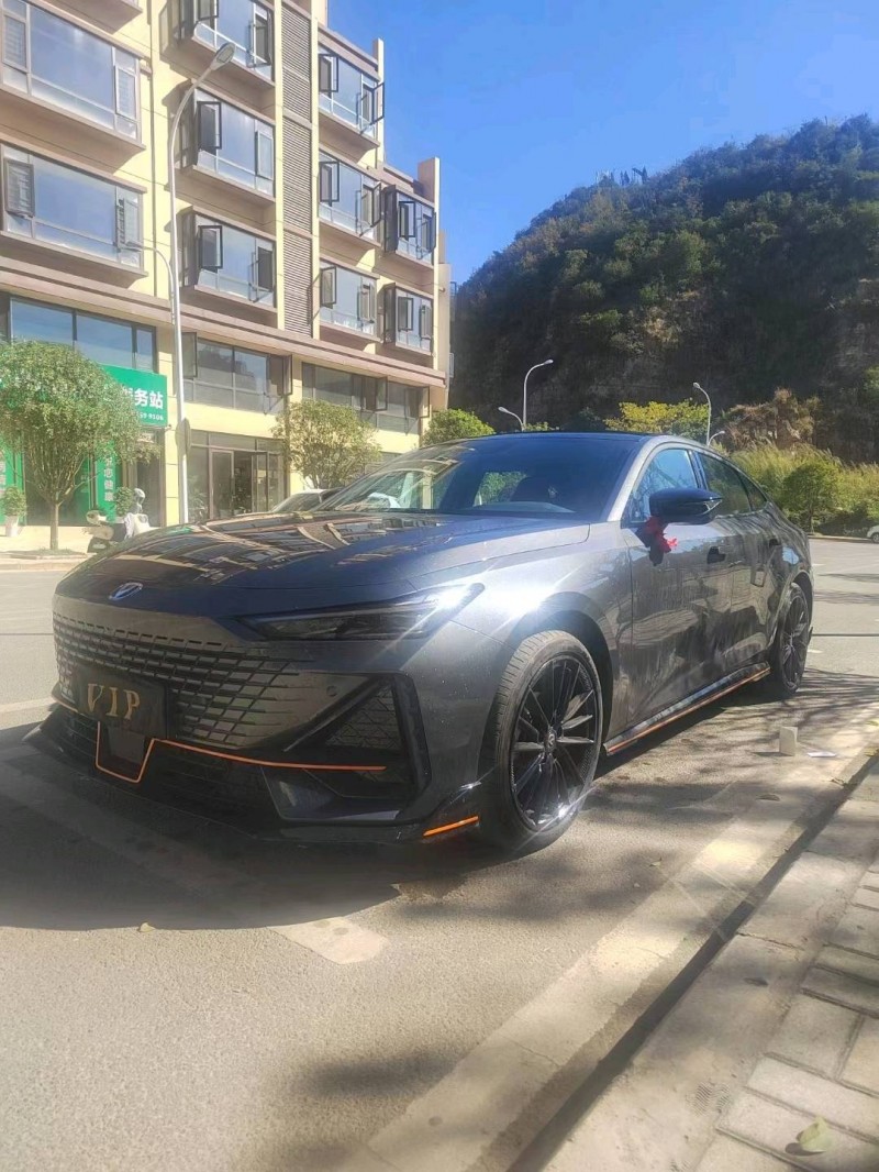 黔西南23年長安汽車UNI-V2