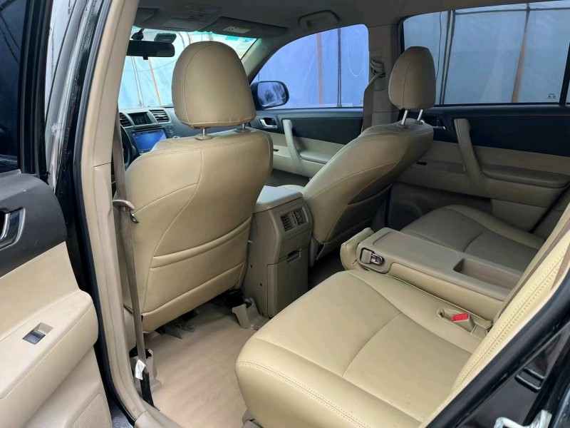 保定13年丰田汉兰达4