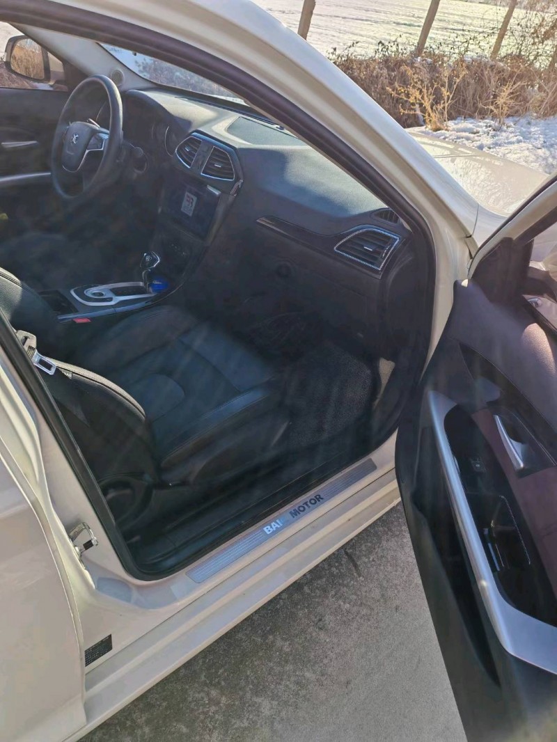 保定19年北汽绅宝D704