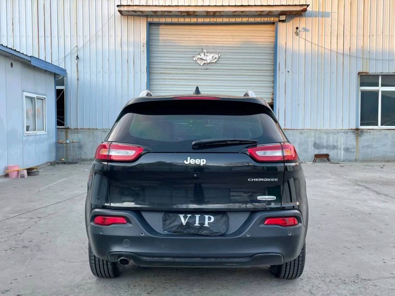 济宁17年Jeep自由光9