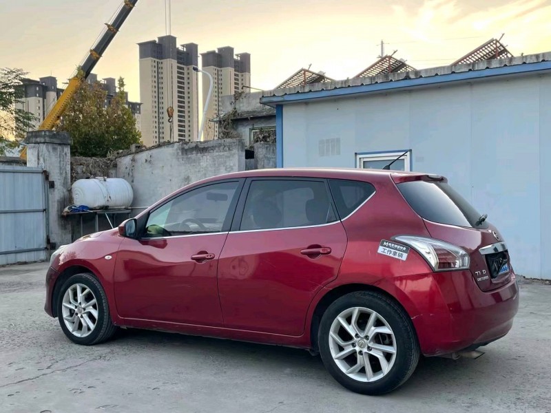 济宁12年日产骐达7