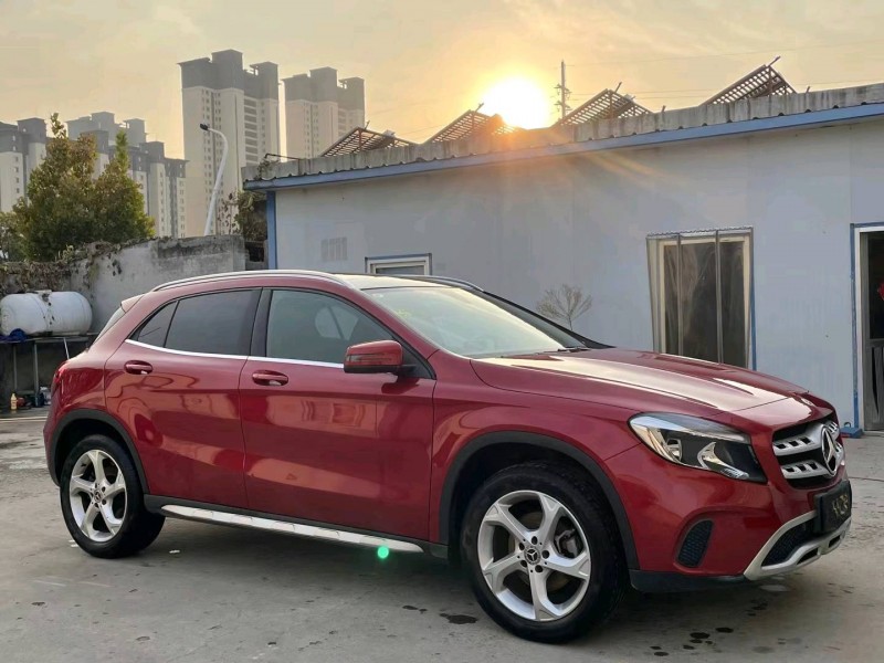 济宁19年奔驰GLA2