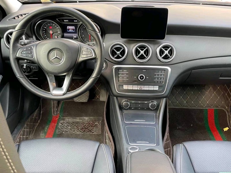 济宁19年奔驰GLA4