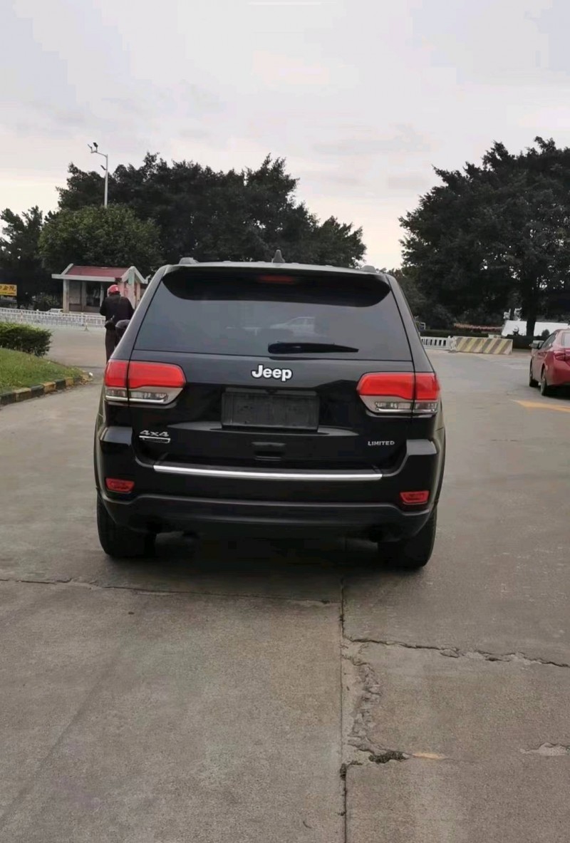 汕头16年Jeep大切诺基2