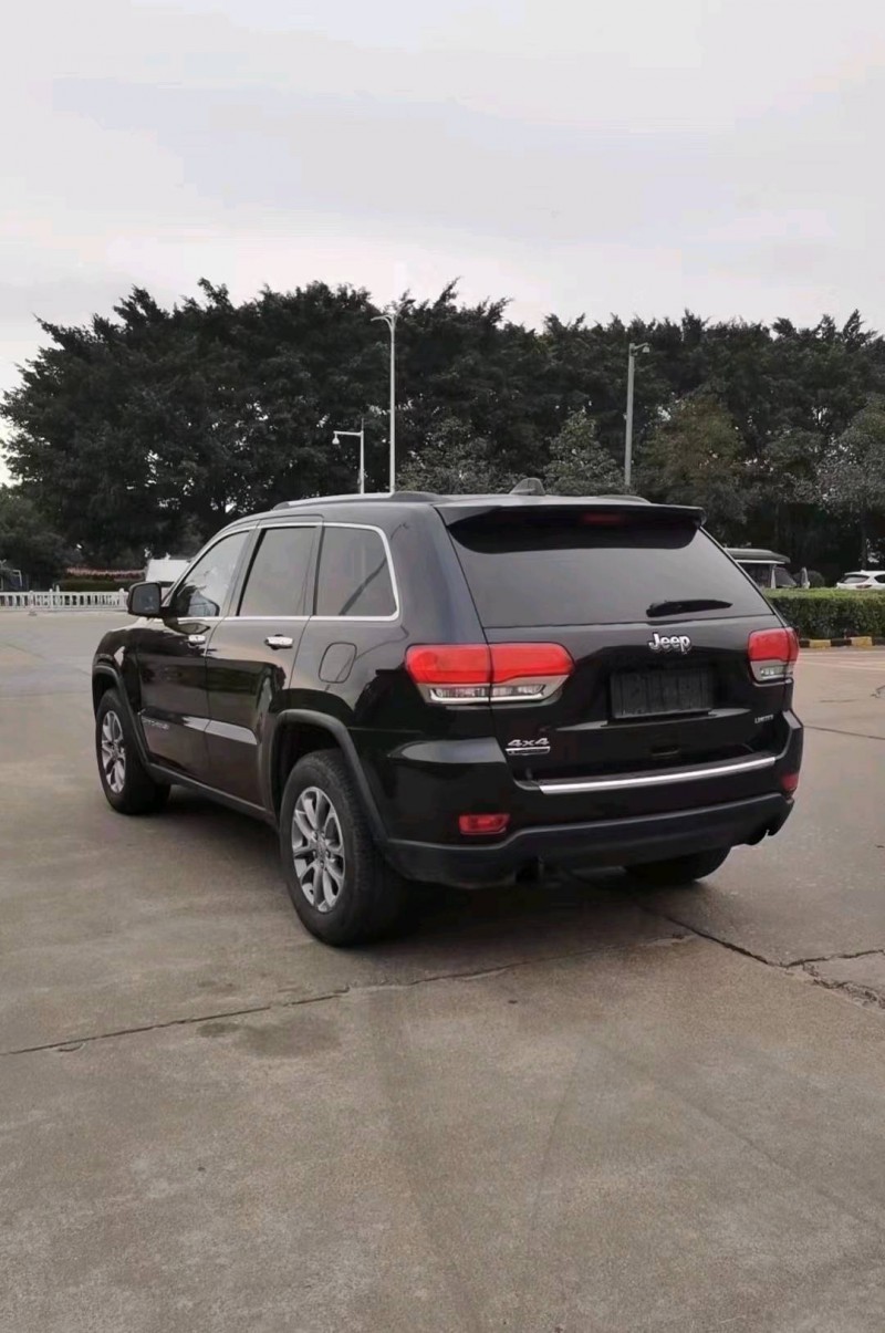 汕头16年Jeep大切诺基4