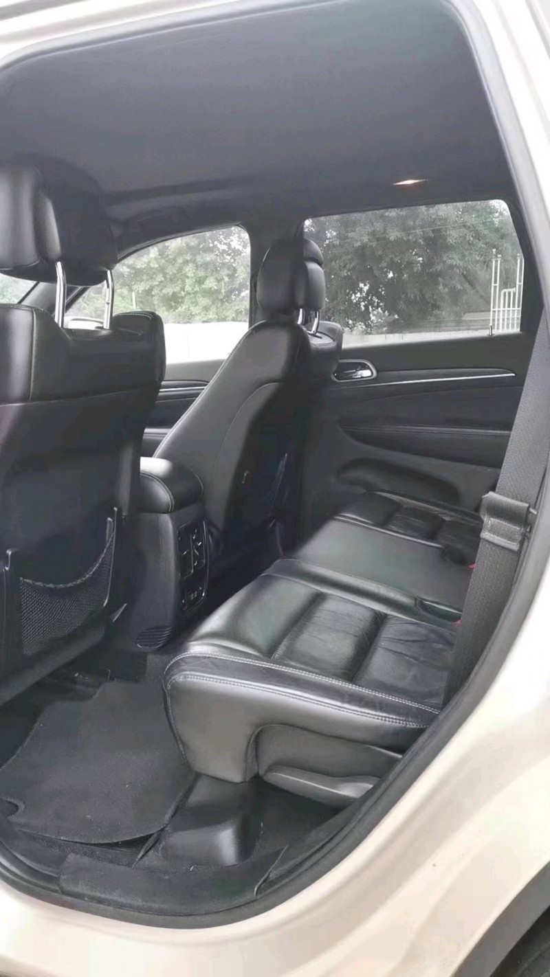 汕头16年Jeep大切诺基7