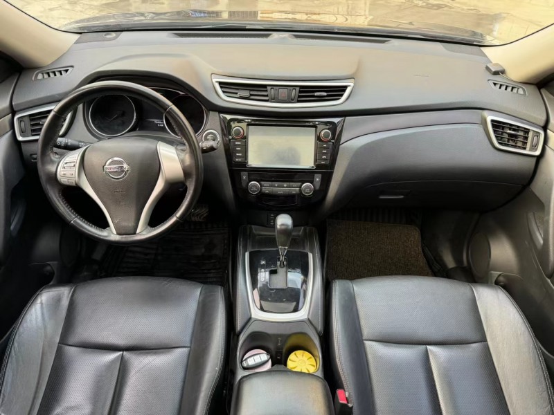 济宁15年日产奇骏6