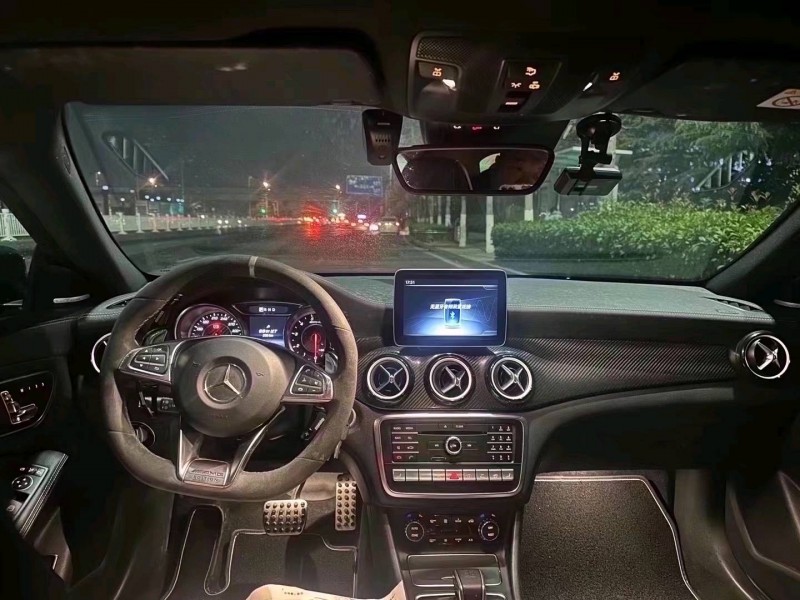 青岛19年奔驰AMG4