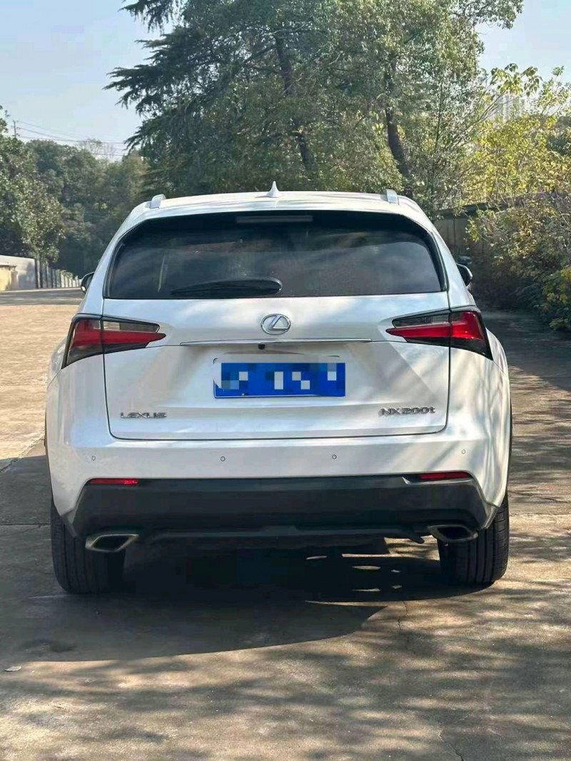 嘉兴16年雷克萨斯NX4