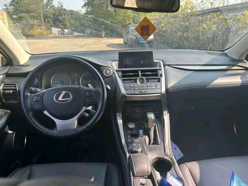 嘉兴16年雷克萨斯NX7