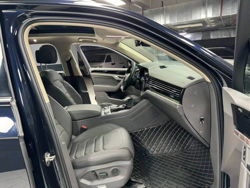 成都21年大众途锐8