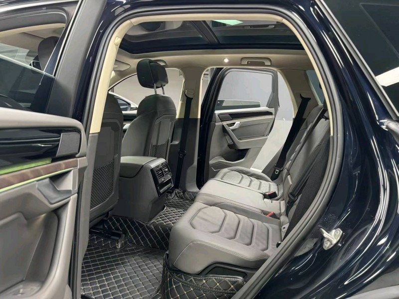 成都21年大众途锐9