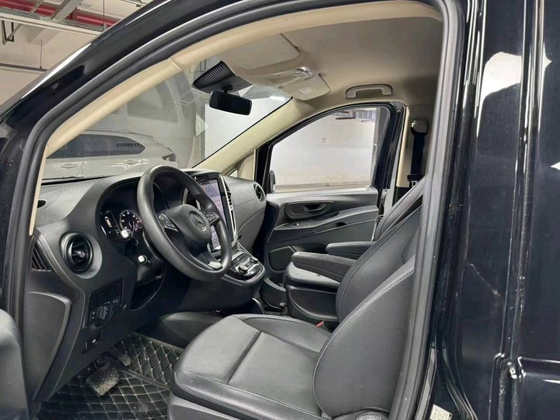 成都20年奔驰威霆5