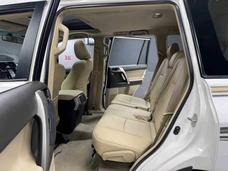 成都13年丰田普拉多9