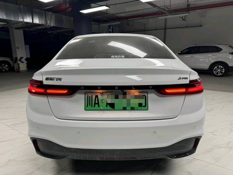 成都23年吉利几何4