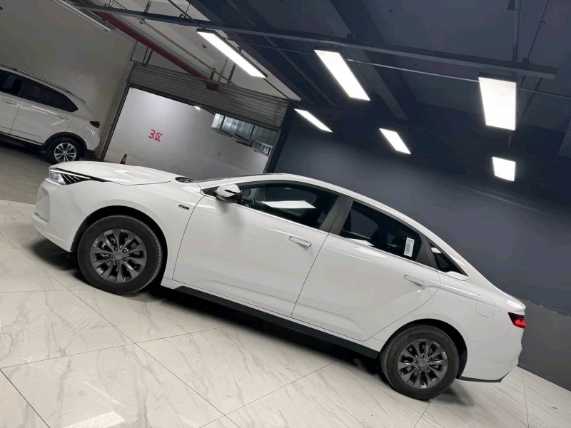 成都23年吉利几何6