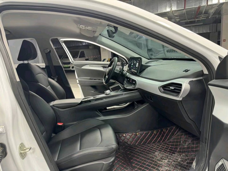 成都23年吉利几何8