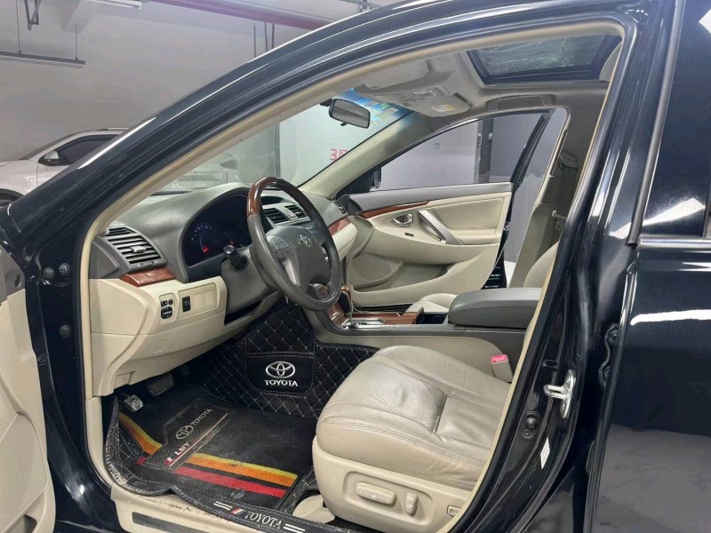 成都15年丰田凯美瑞4