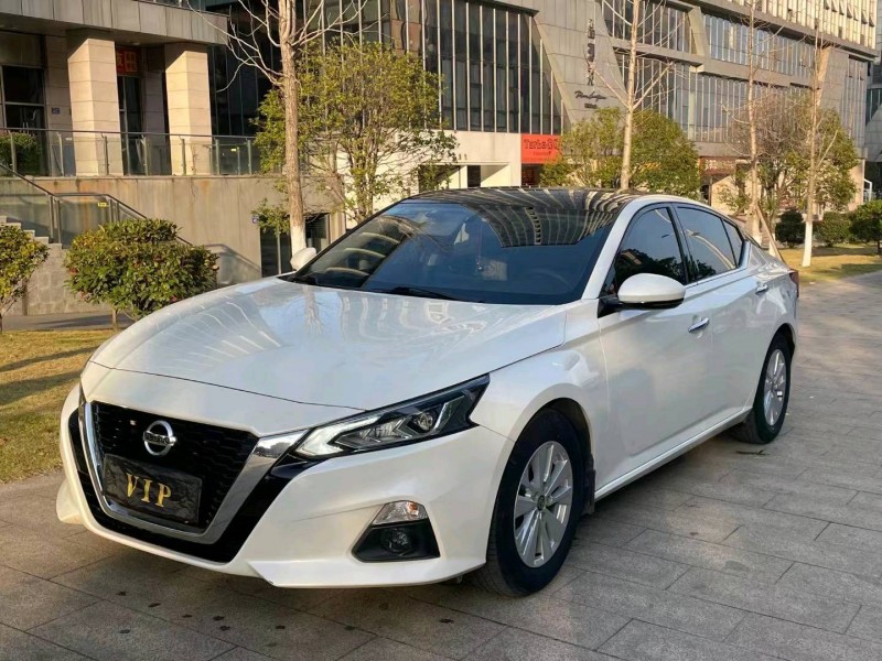 九江19年日產天籟5