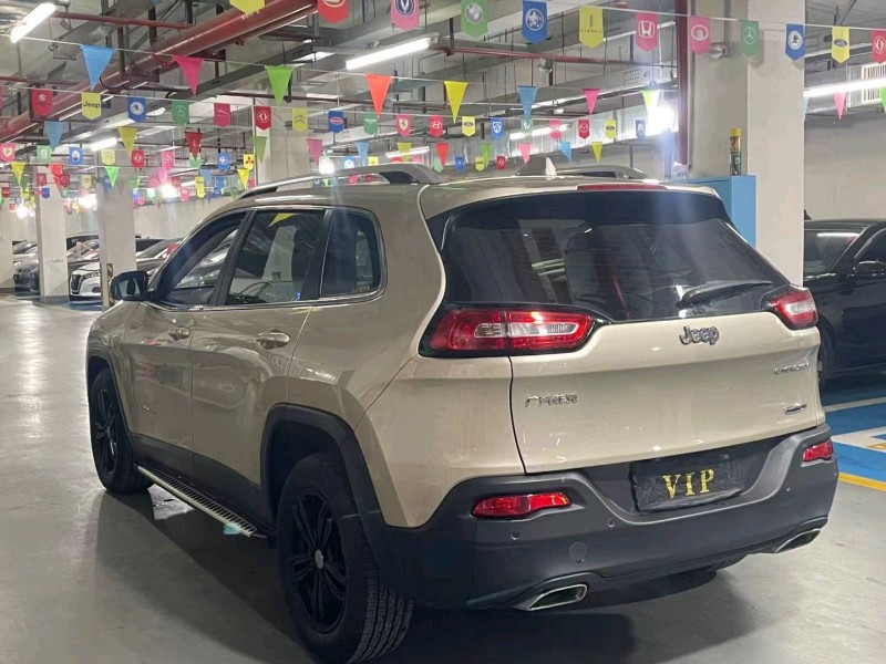 萍鄉17年Jeep自由光6