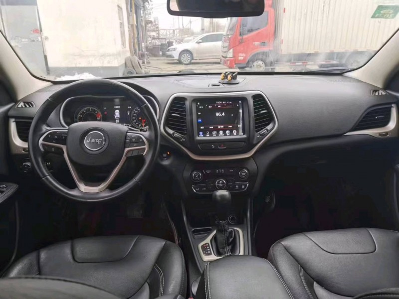 保定17年Jeep自由光4