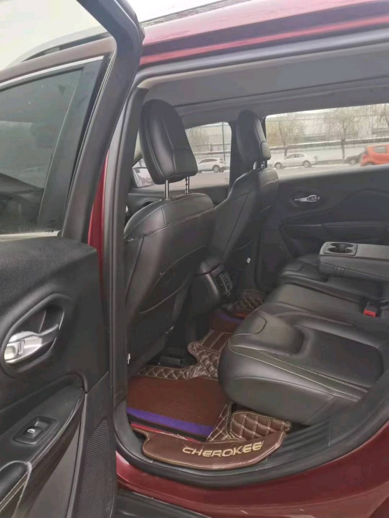 保定17年Jeep自由光5