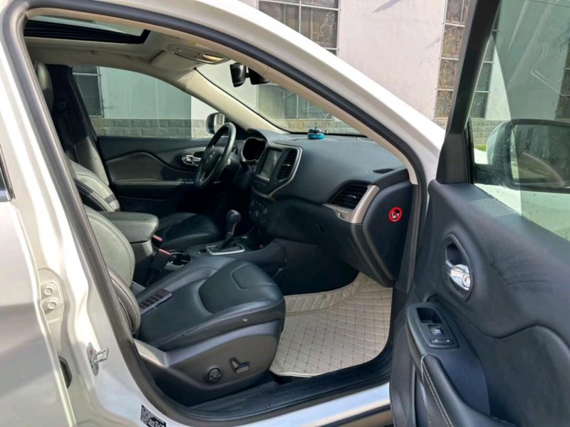 盐城16年Jeep自由光5