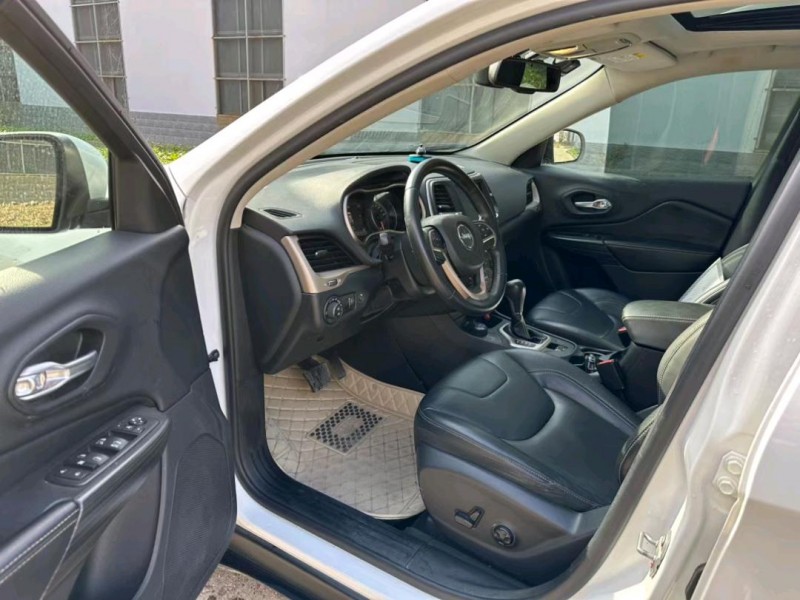 盐城16年Jeep自由光6