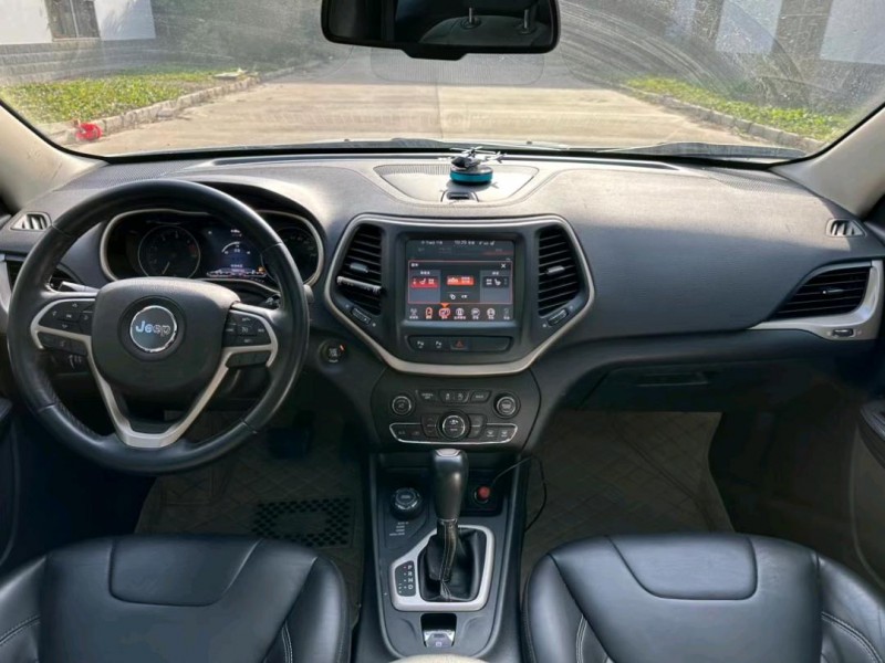 盐城16年Jeep自由光7