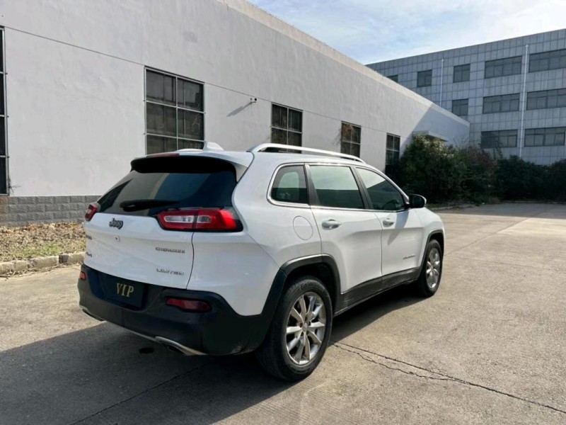 盐城16年Jeep自由光8