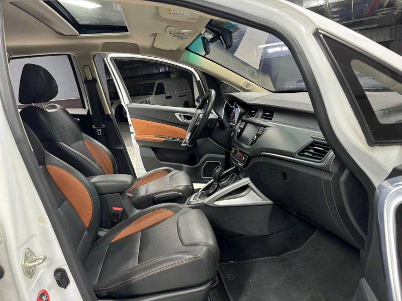 成都19年吉利远景2