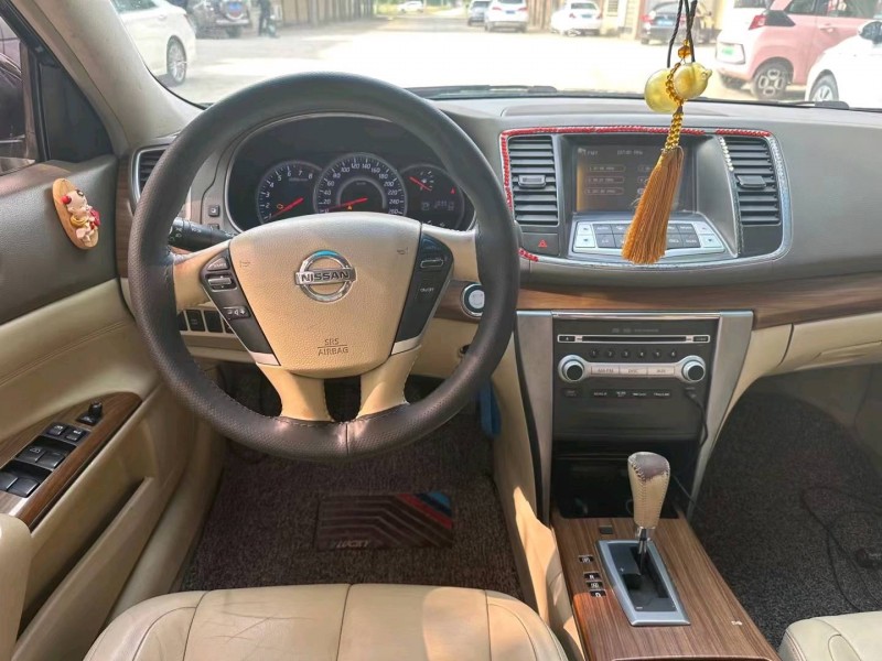 保定12年日产天籁5