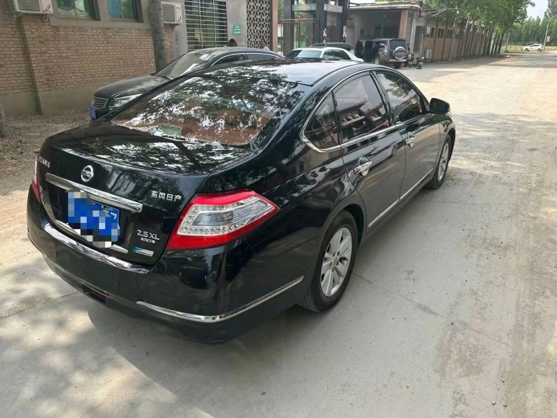 保定12年日产天籁7