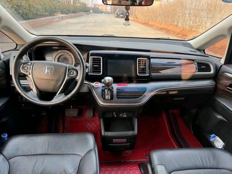 青岛17年本田艾力绅4