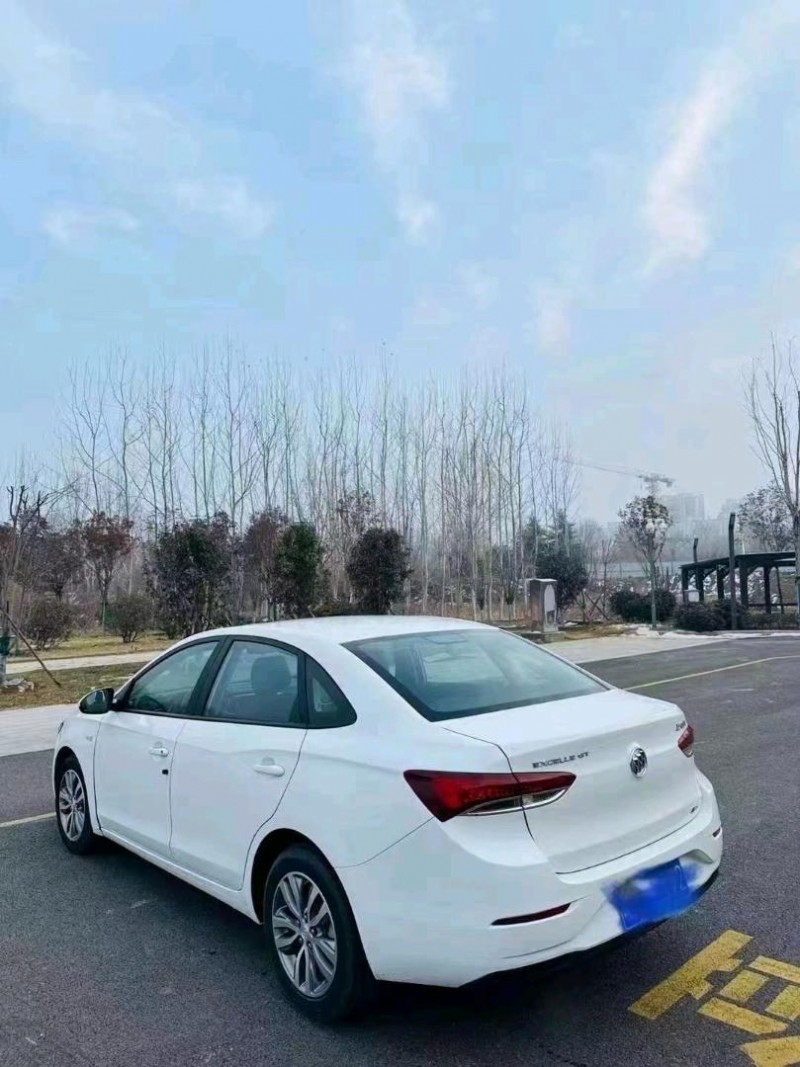 济宁23年别克英朗7