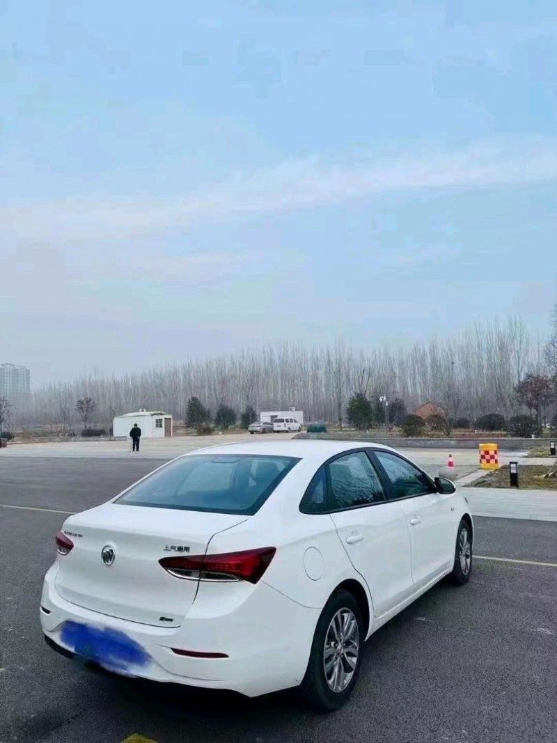 济宁23年别克英朗8