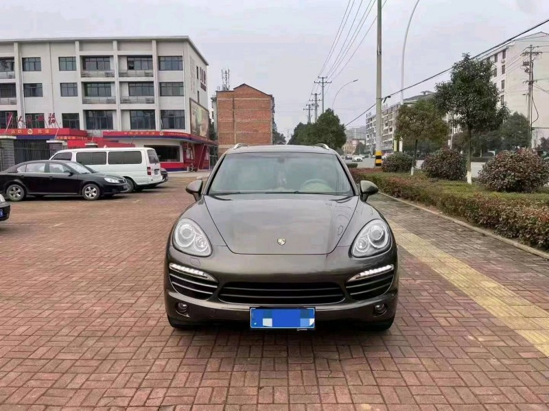 邵阳13年保时捷卡宴1