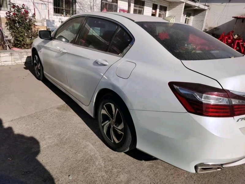 汕头18年本田雅阁8