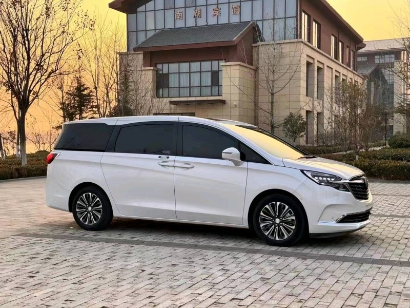 菏泽22年别克GL82