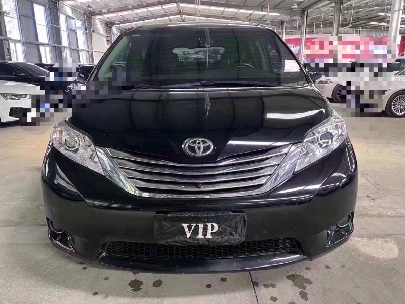 济宁18年丰田塞纳1