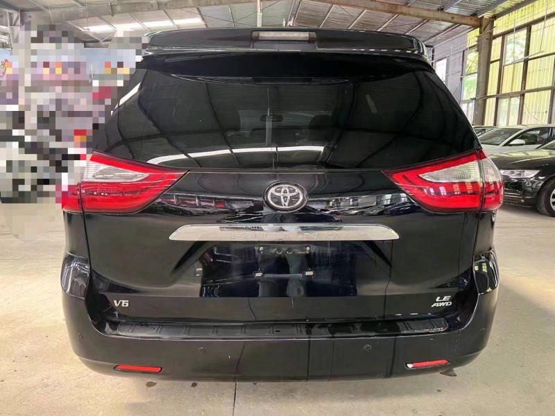 济宁18年丰田塞纳9