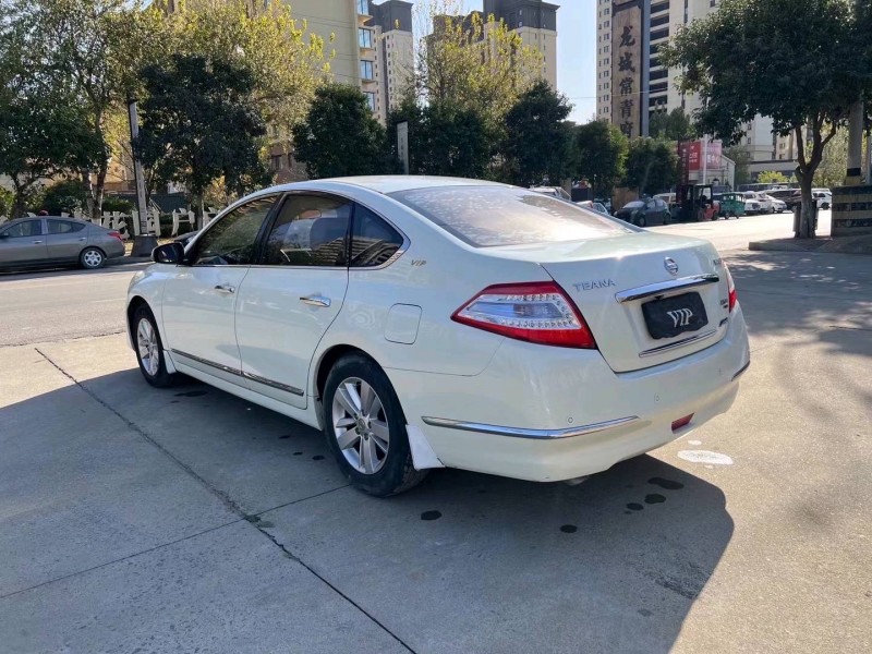 济宁13年日产天籁8