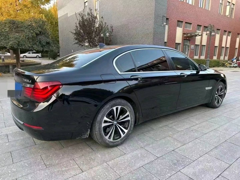 北京13年宝马7系8