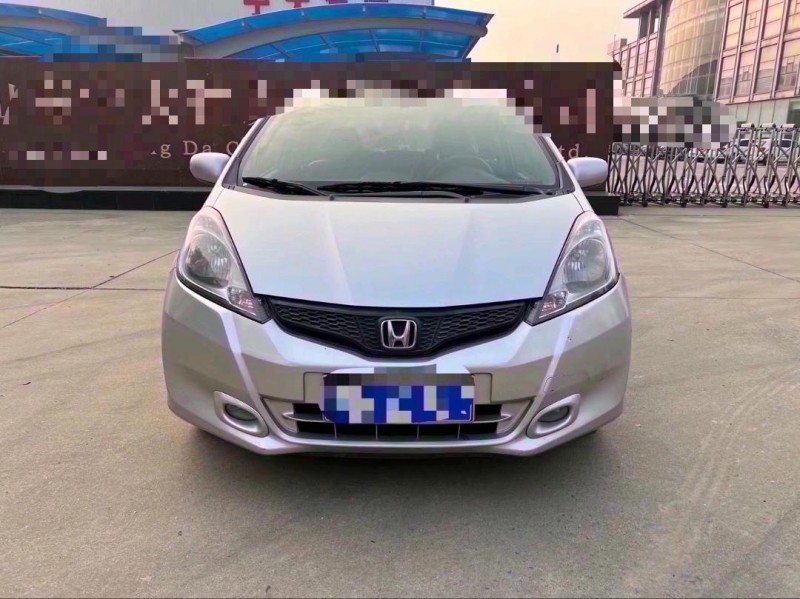 济宁14年本田飞度1