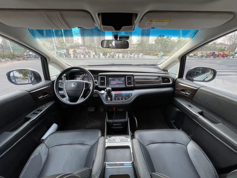 东莞17年本田艾力绅8