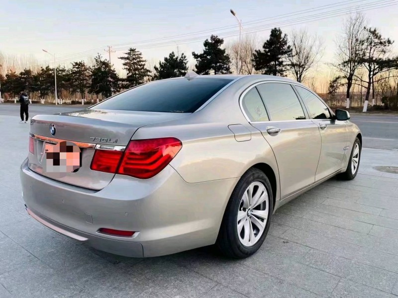 北京11年宝马7系8